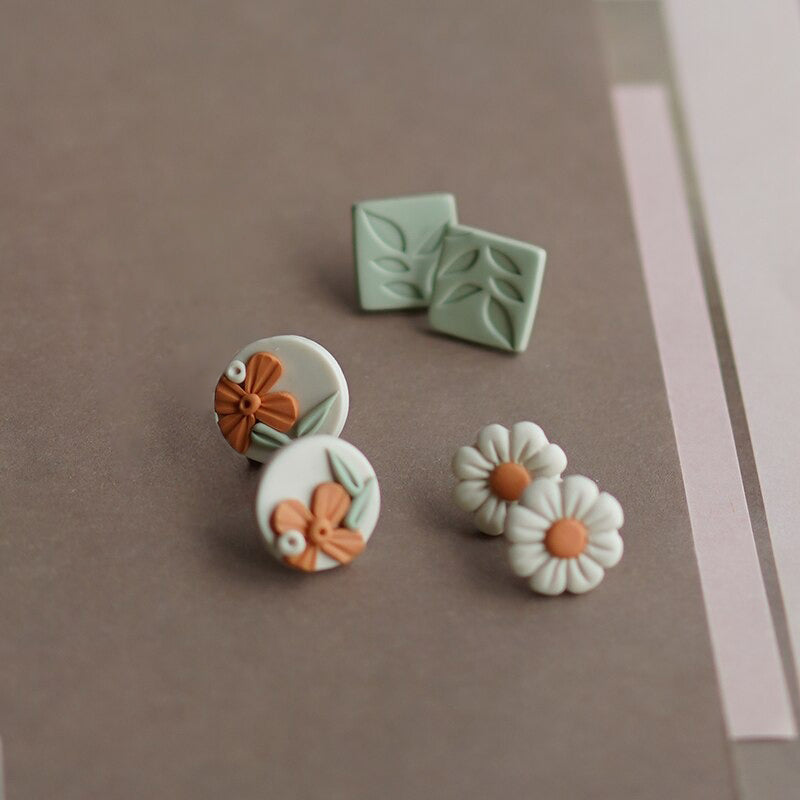 Handgefertigte florale Ohrringe aus Polymer Clay