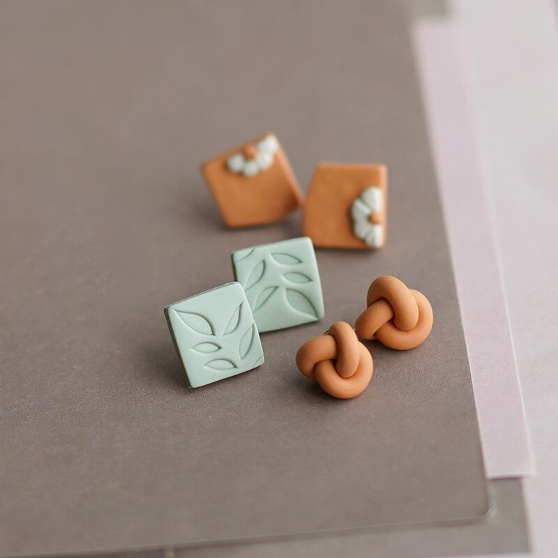 Handgefertigte florale Ohrringe aus Polymer Clay