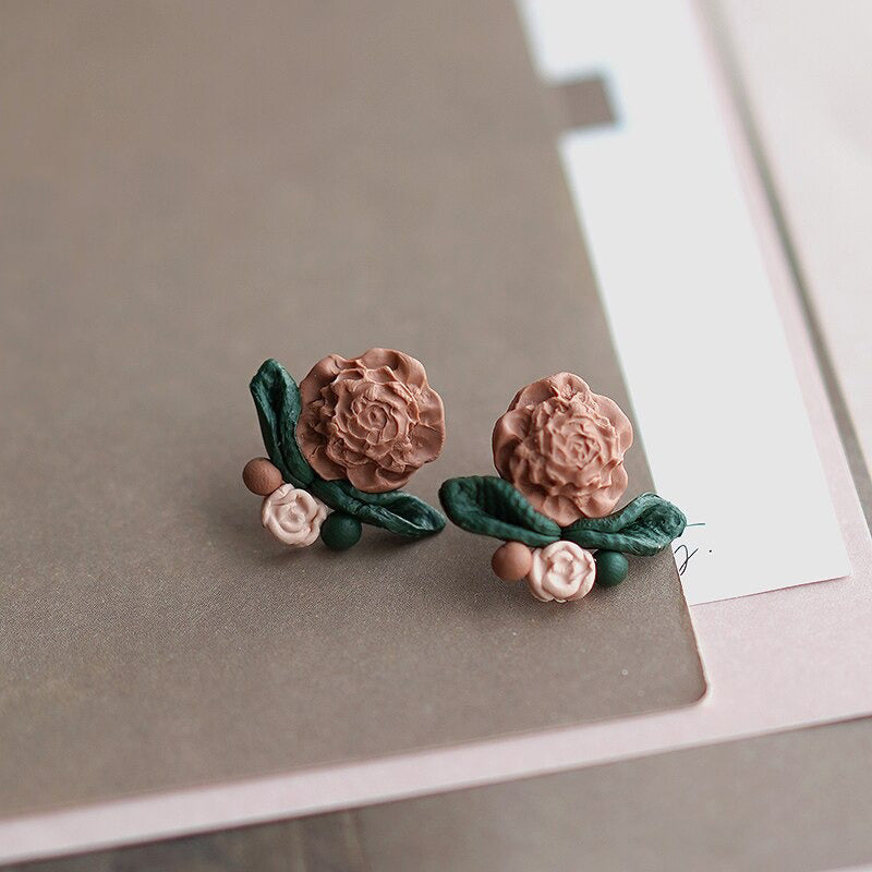 Handgefertigte florale Ohrringe aus Polymer Clay