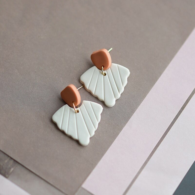 Handgefertigte florale Ohrringe aus Polymer Clay