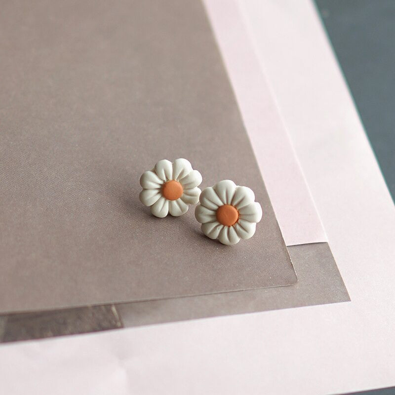 Handgefertigte florale Ohrringe aus Polymer Clay