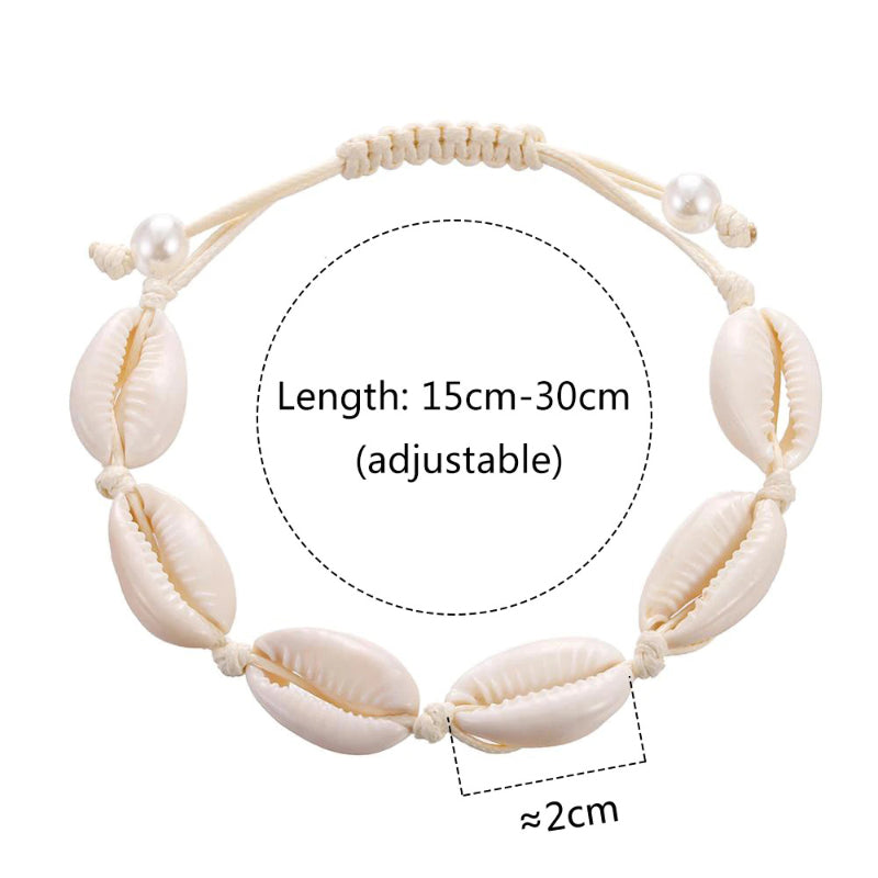 Handgefertigte Boho-Armbänder mit Meeresglanzperlen und Kauri-Muscheln