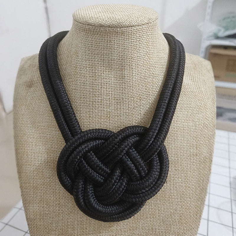 Handgemachte dicke Statement-Halsketten aus geknotetem Seil