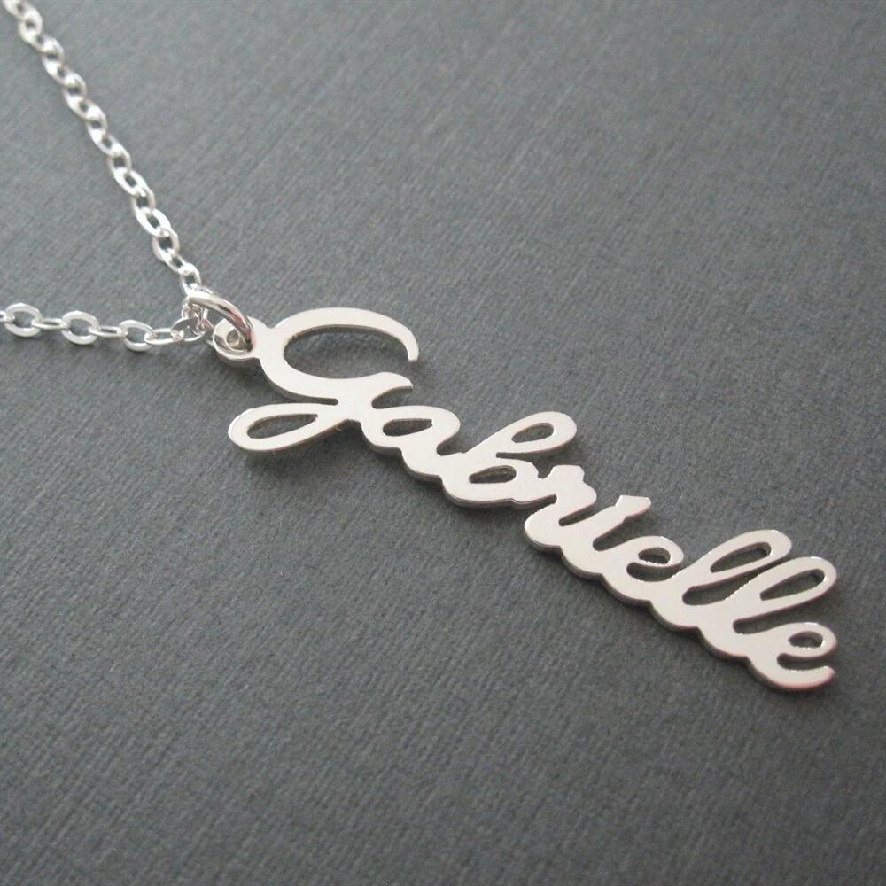 Handgefertigte und personalisierte Halskette mit Anhänger