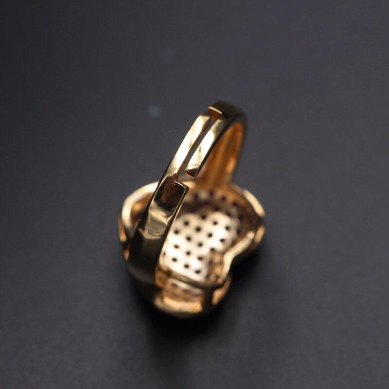 Herzförmige, mit Zirkonen verzierte Ringe