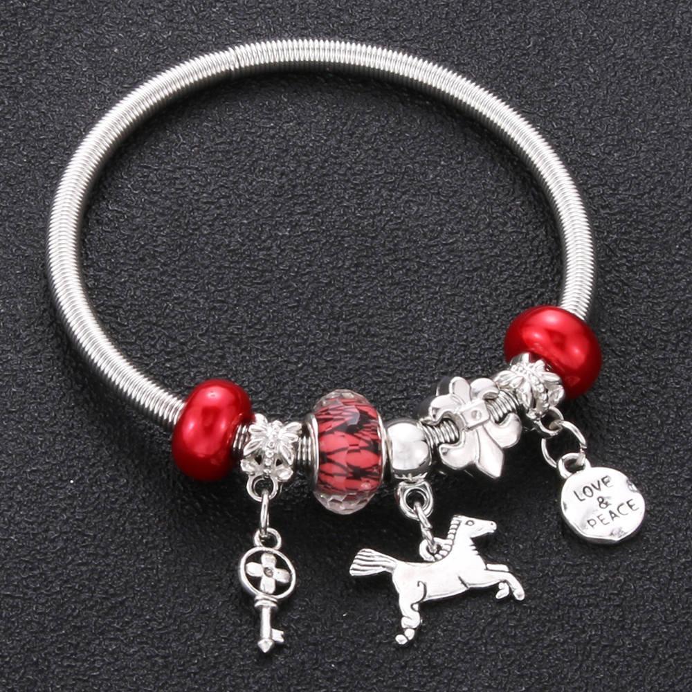 Charm-Armband-Kollektion „Herzen und Schlösser“