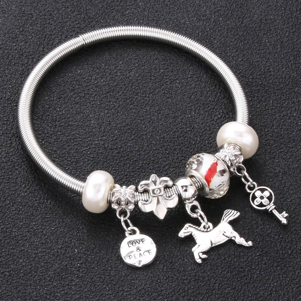 Charm-Armband-Kollektion „Herzen und Schlösser“