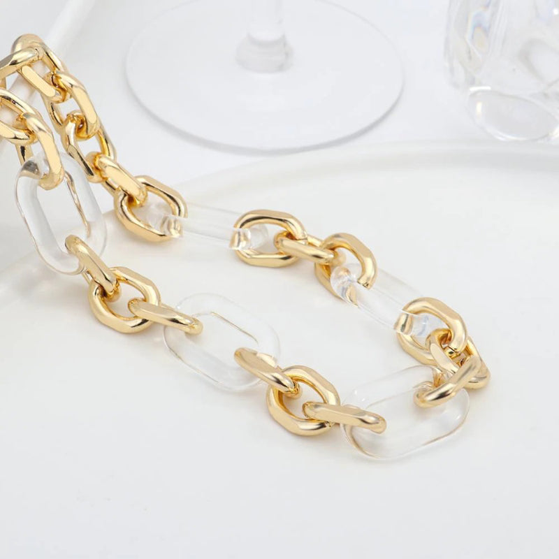 Hochmodische, klare und klobige Statement-Halsketten aus Acryl