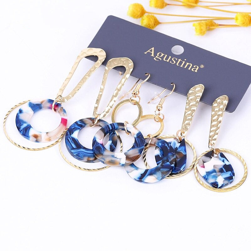 Hochmodisches mehrfarbiges Bohemian-Set mit langen baumelnden Ohrringen