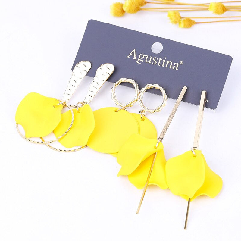 Hochmodisches mehrfarbiges Bohemian-Set mit langen baumelnden Ohrringen