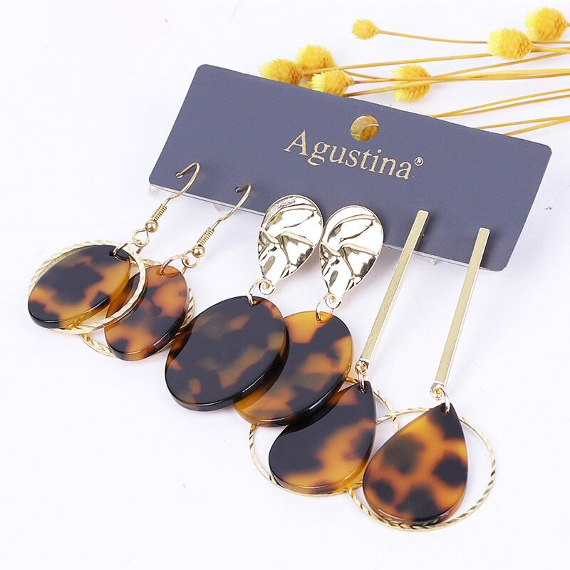 Hochmodisches mehrfarbiges Bohemian-Set mit langen baumelnden Ohrringen