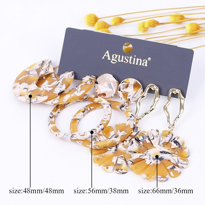 Hochmodisches mehrfarbiges Bohemian-Set mit langen baumelnden Ohrringen