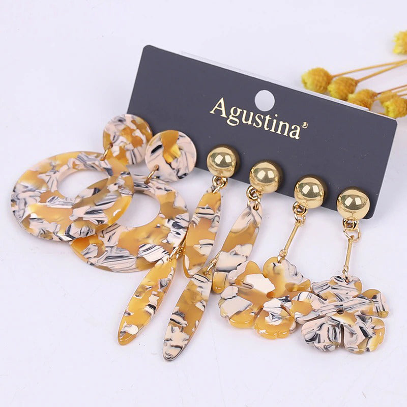 Hochmodisches mehrfarbiges Bohemian-Set mit langen baumelnden Ohrringen