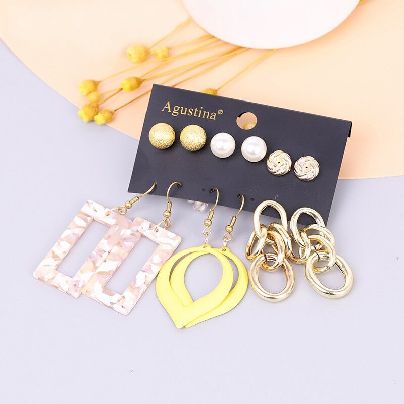 Hochmodisches mehrfarbiges Bohemian-Set mit langen baumelnden Ohrringen