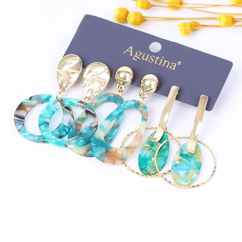 Hochmodisches mehrfarbiges Bohemian-Set mit langen baumelnden Ohrringen