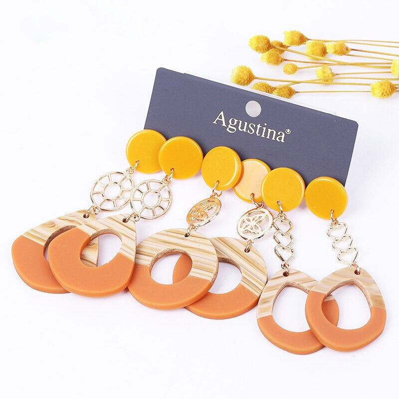 Hochmodisches mehrfarbiges Bohemian-Set mit langen baumelnden Ohrringen