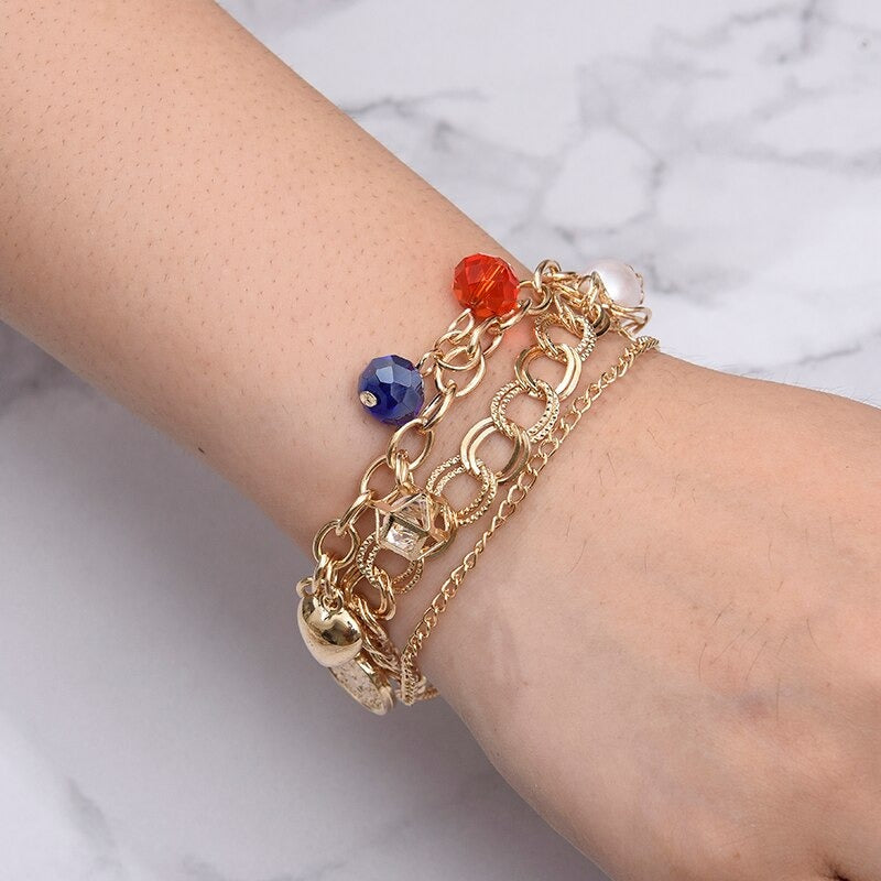 Hochmodisches mehrschichtiges Armband mit Strasssteinen, Perlen, Kette und Schloss