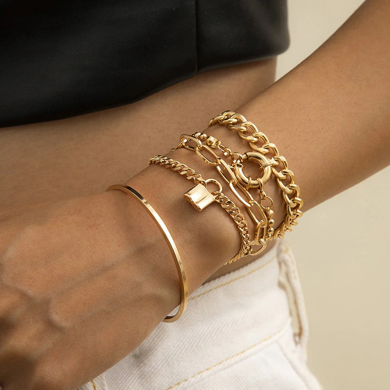 Hochmodisches mehrschichtiges Armband mit Strasssteinen, Perlen, Kette und Schloss