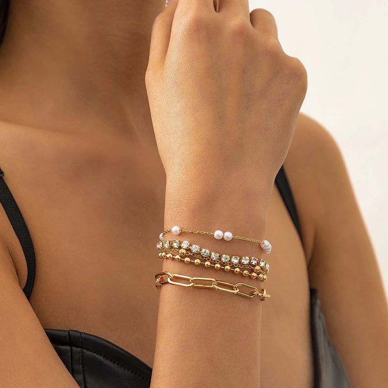 Hochmodisches mehrschichtiges Armband mit Strasssteinen, Perlen, Kette und Schloss