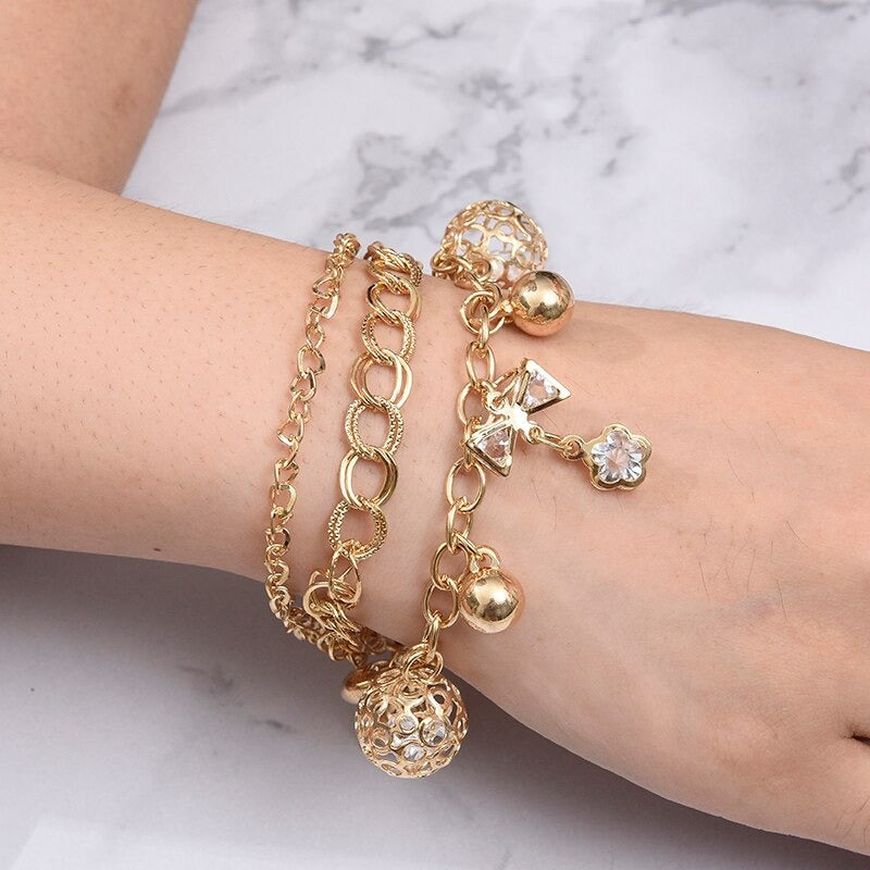 Hochmodisches mehrschichtiges Armband mit Strasssteinen, Perlen, Kette und Schloss