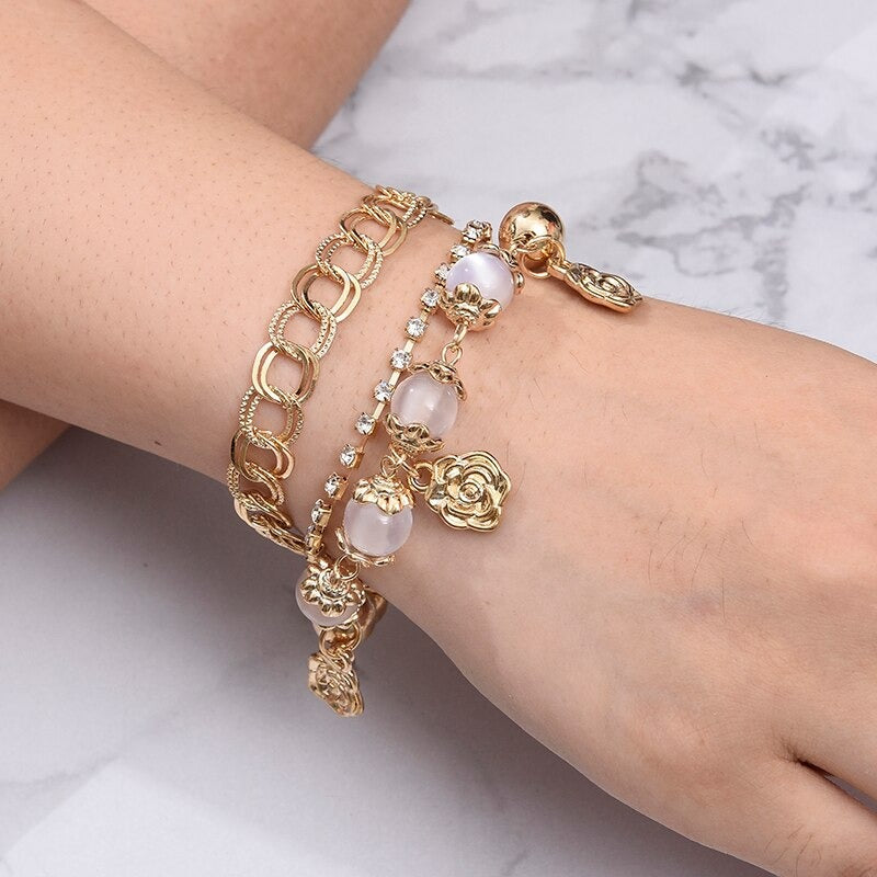 Hochmodisches mehrschichtiges Armband mit Strasssteinen, Perlen, Kette und Schloss