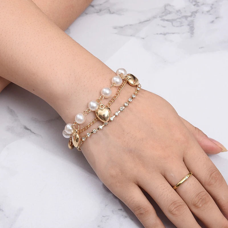 Hochmodisches mehrschichtiges Armband mit Strasssteinen, Perlen, Kette und Schloss