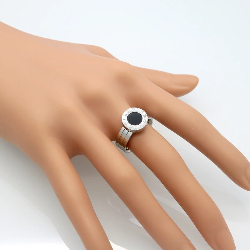 Ringe aus hochglanzpoliertem Edelstahl mit römischen Ziffern