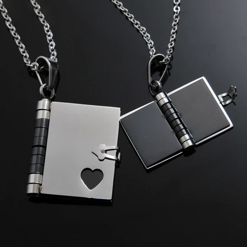 Passende Halskette mit Anhänger „Sie und Ihn“ – zum Öffnen – Liebesbriefbuch