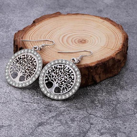 Ausgehöhlte Ohrhänger mit Lebensbaum-Nieten