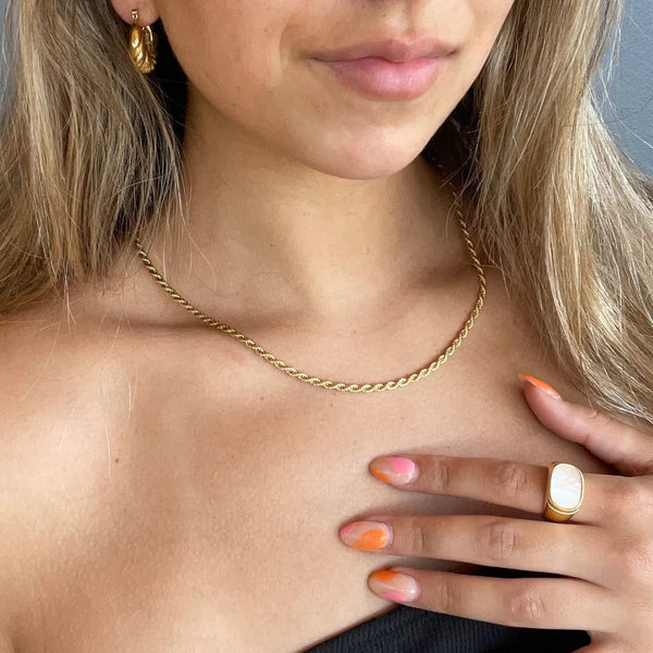 Siegelring mit weißem Stein