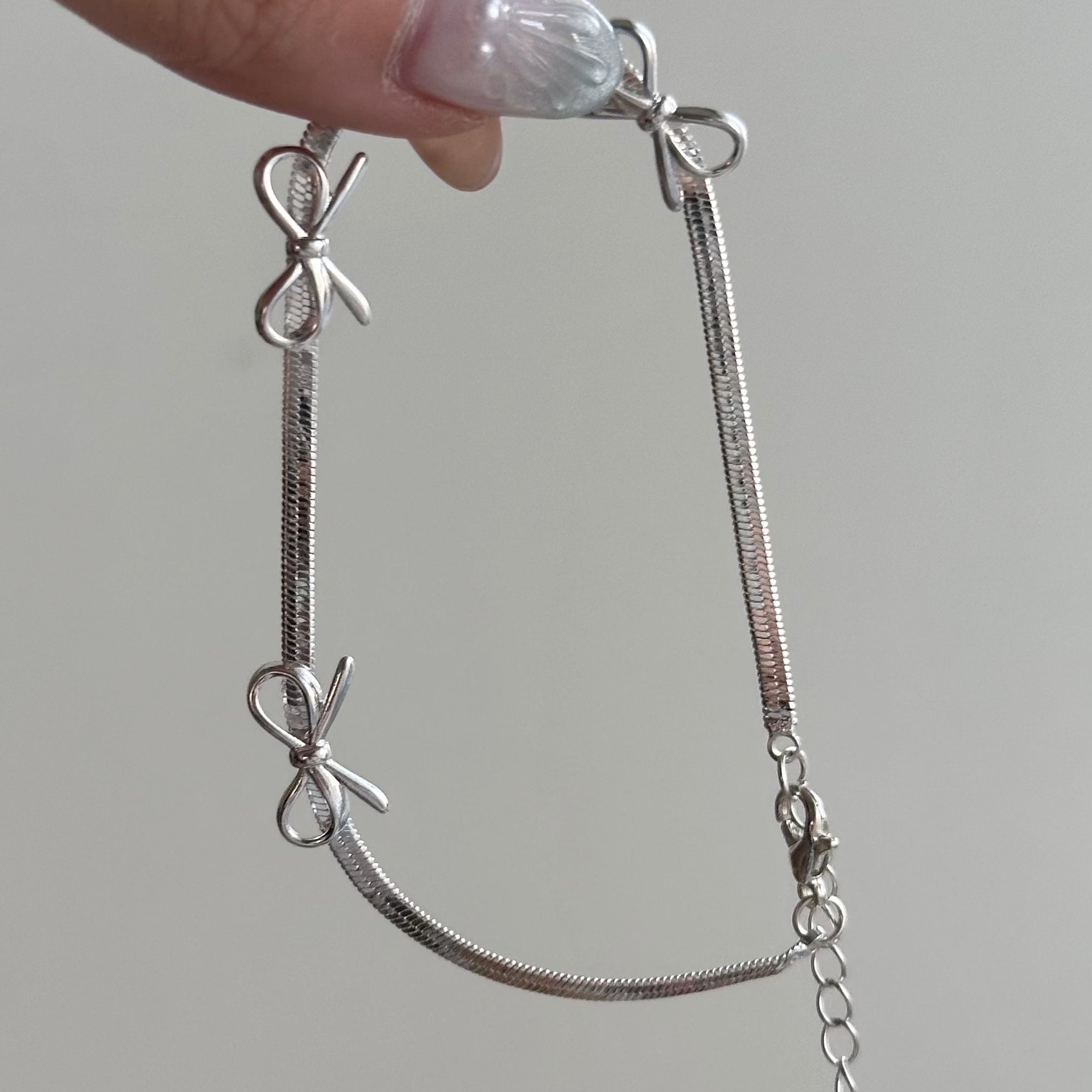 Silbernes Schleifenarmband