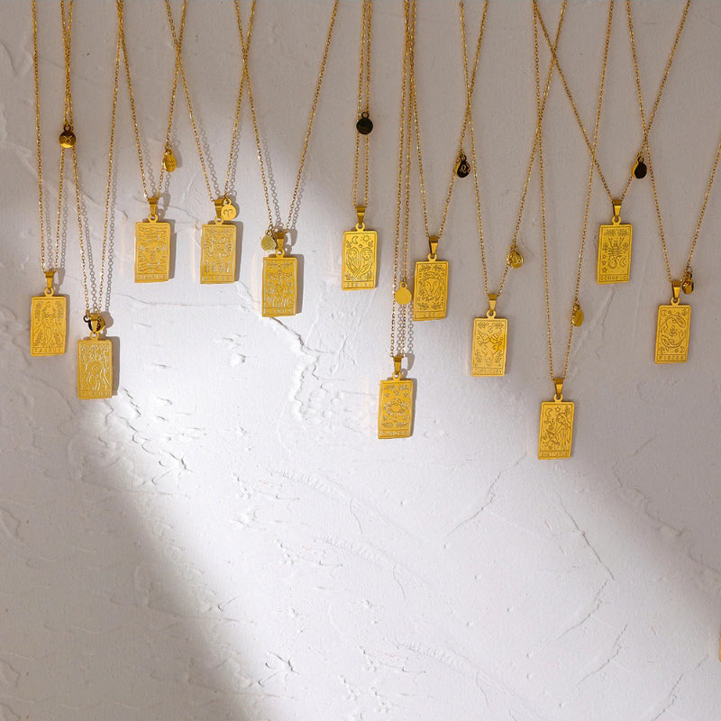 Beeindruckende Halsketten mit quadratischem Anhänger und 12 Sternbildern