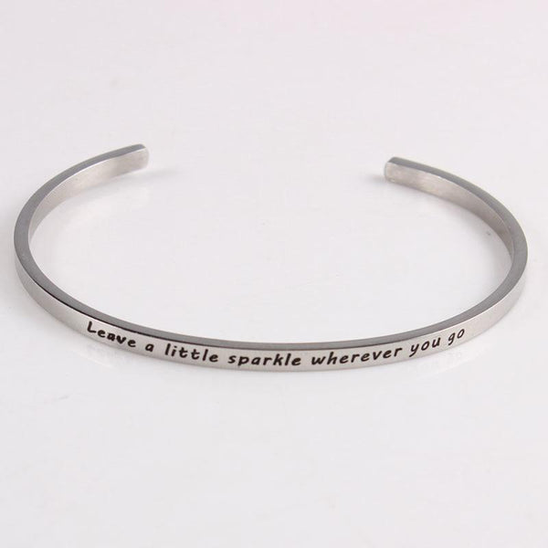 Armreifen mit inspirierenden Mantra-Zitaten