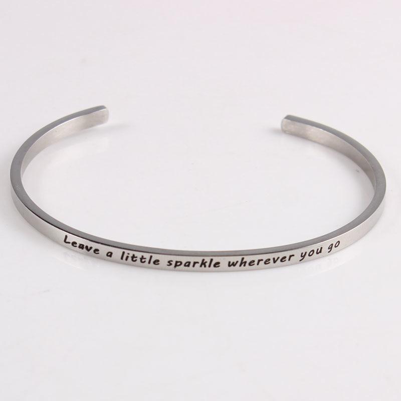 Armreifen mit inspirierenden Mantra-Zitaten