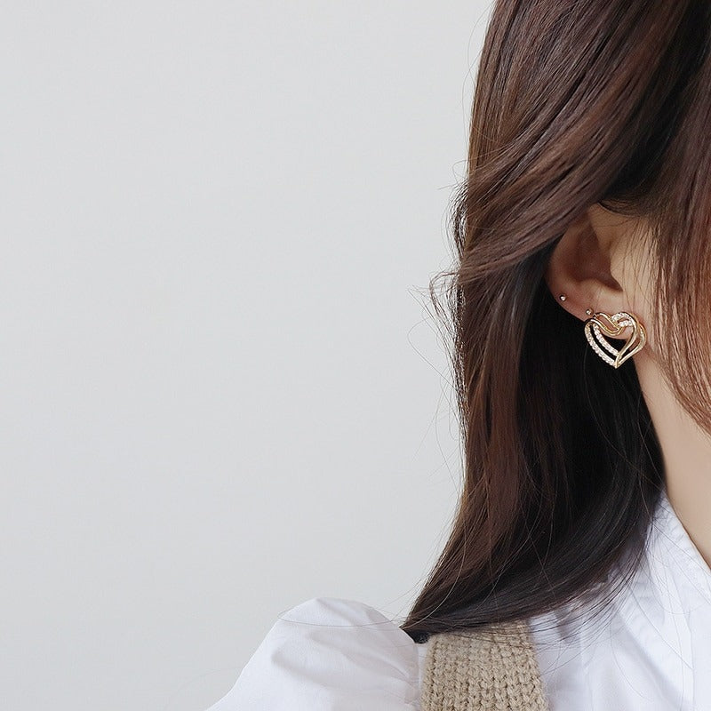 Filigrane doppellagige Ohrstecker mit hohlem Zirkonia in Herzform