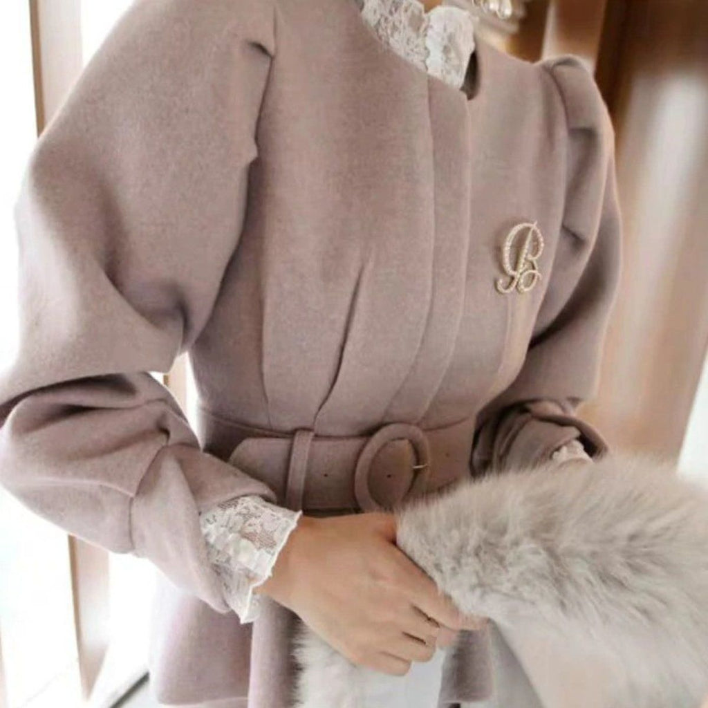 Brosche mit Perlenbesatz im koreanischen Stil mit Buchstaben-Anfang