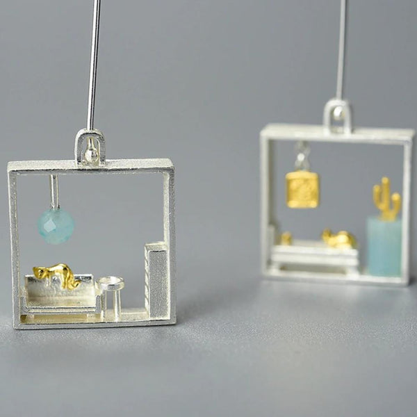 Faule Katze im Mini-Haus Sterling Silber Ohrringe