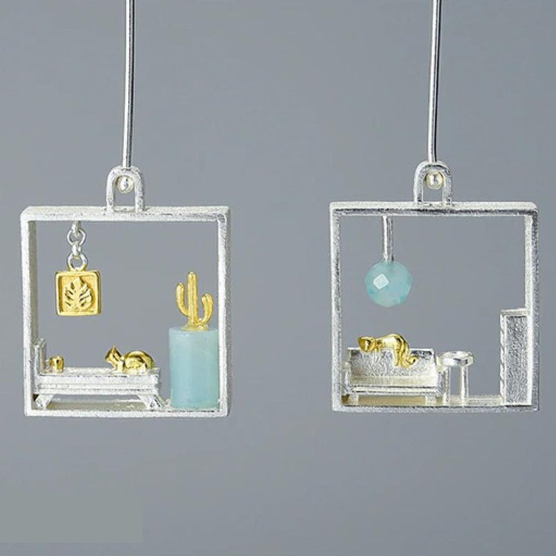 Faule Katze im Mini-Haus Sterling Silber Ohrringe