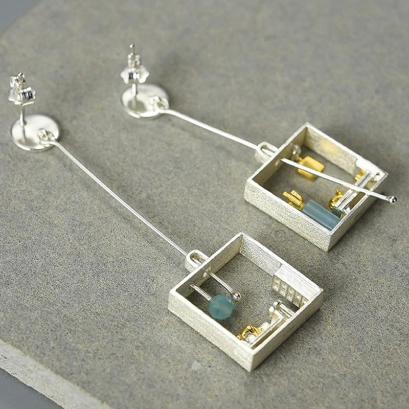 Faule Katze im Mini-Haus Sterling Silber Ohrringe