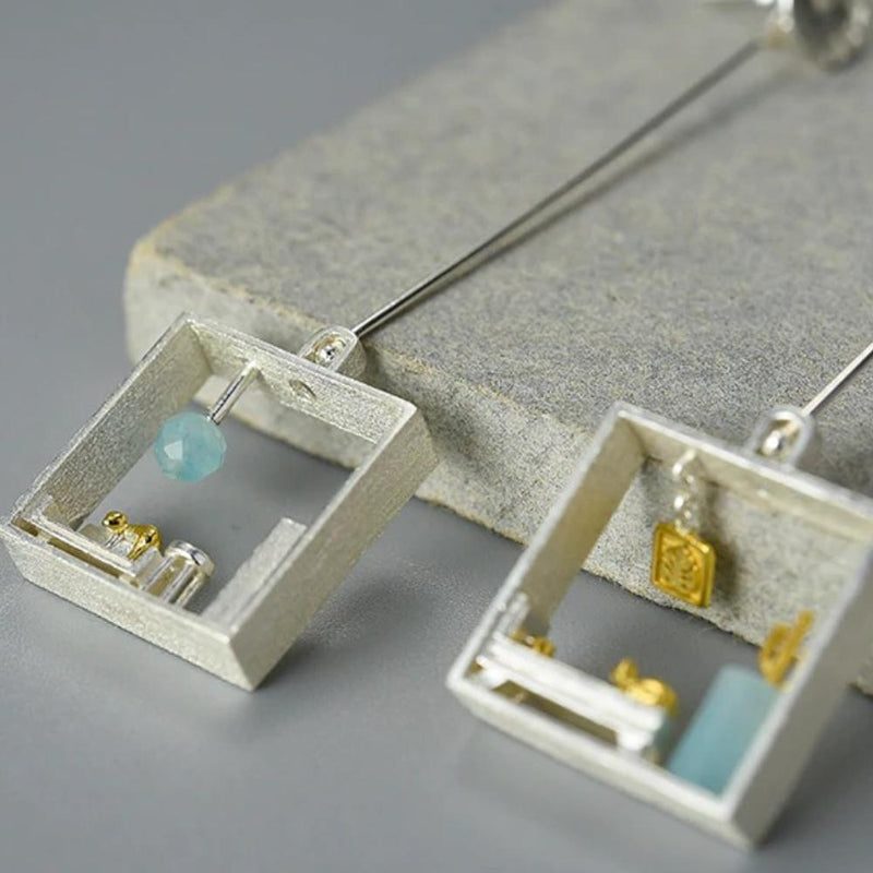 Faule Katze im Mini-Haus Sterling Silber Ohrringe