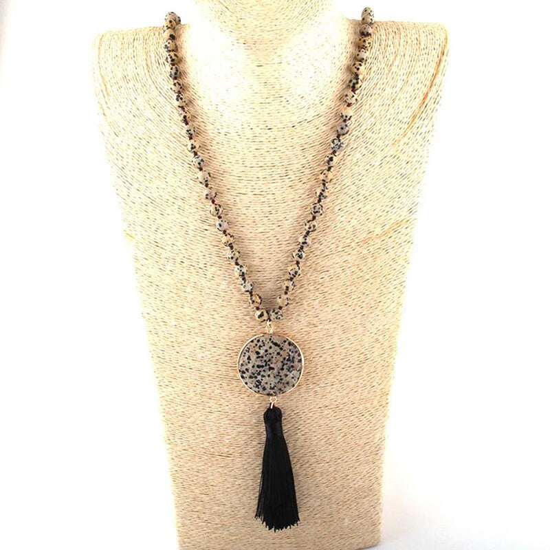 Lange Statement-Kette mit Perlen, Steinen und Quasten