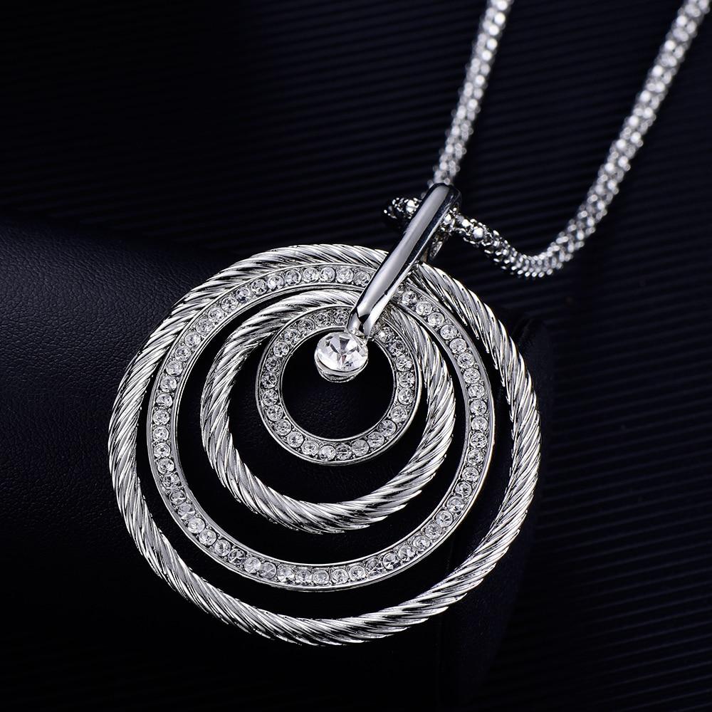 Lange Halskette mit mehrlagigem, abgerundetem Strass-Anhänger