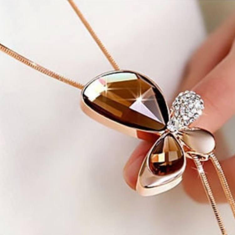 Langer Kristall-Schmetterlingsanhänger mit Quastenhalskette