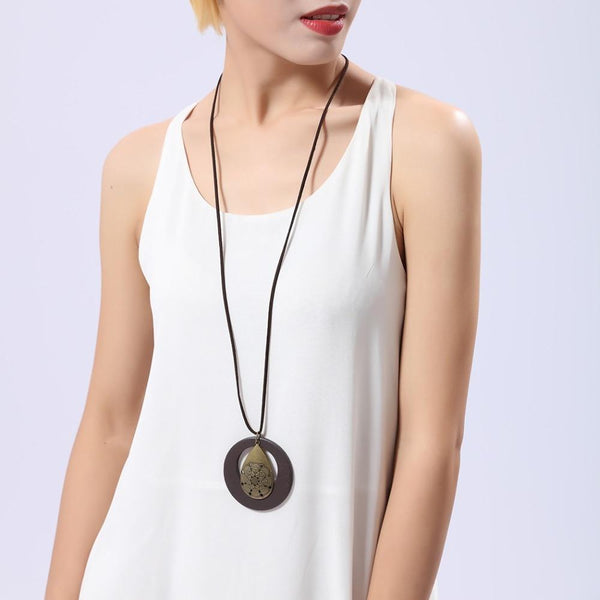 Lange Statement-Halskette aus Holz im Vintage-Stil