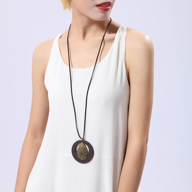 Lange Statement-Halskette aus Holz im Vintage-Stil