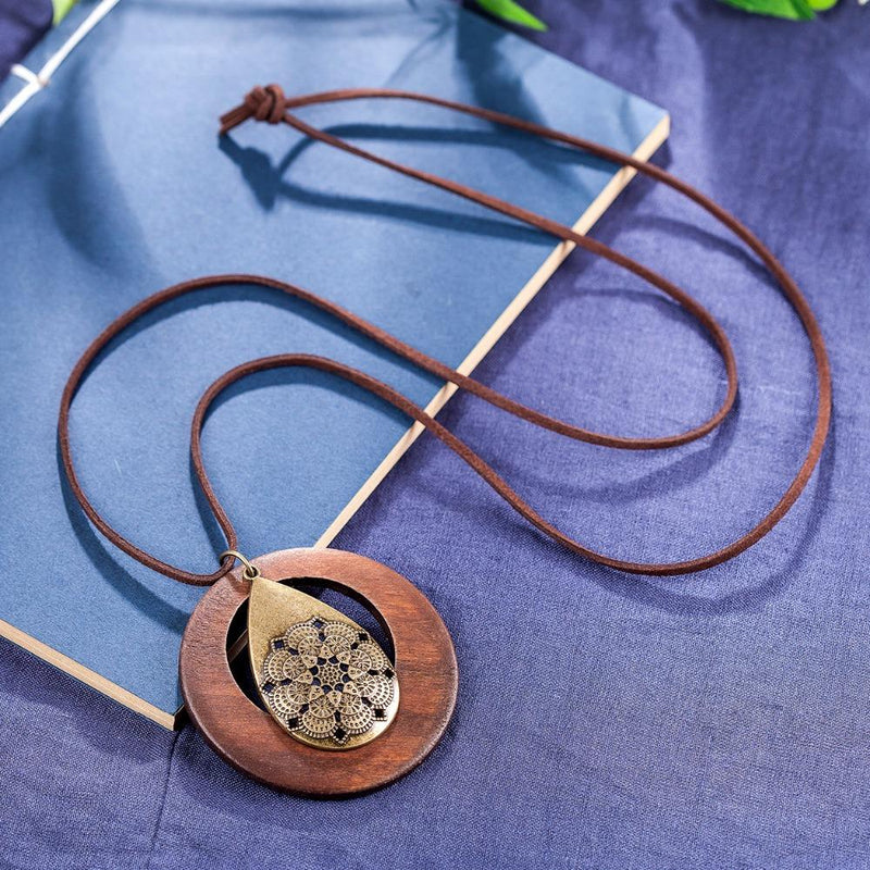 Lange Statement-Halskette aus Holz im Vintage-Stil