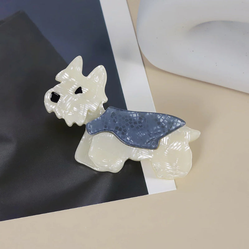 Hübsche, handgefertigte Brosche aus Acryl in Hundeform