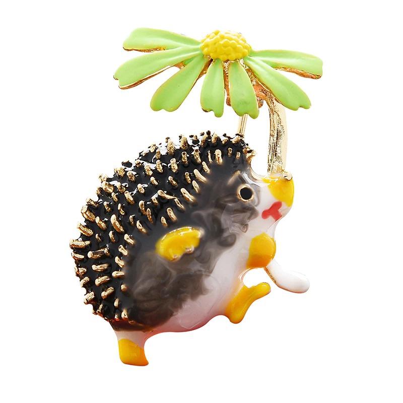 Hübsche kleine Igel-Brosche mit Blumen-Anstecker