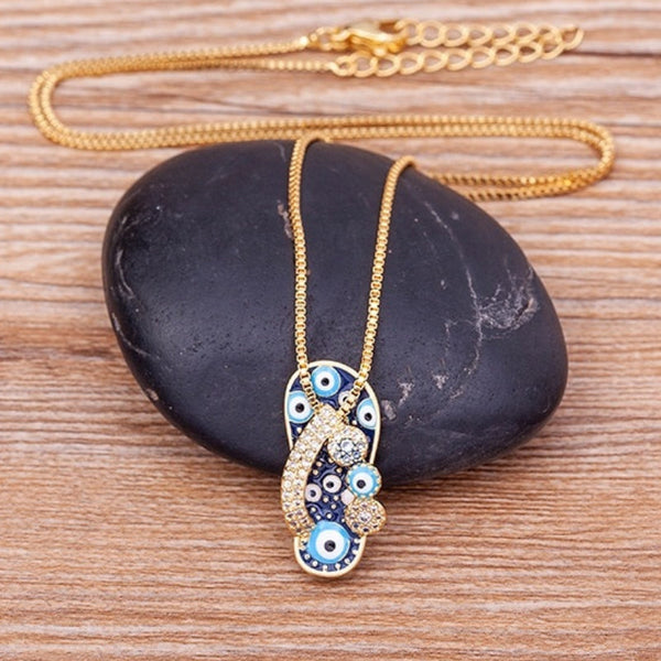 Halsketten mit Anhänger „Lucky Blue Eyes“ aus Emaille und Strasssteinen