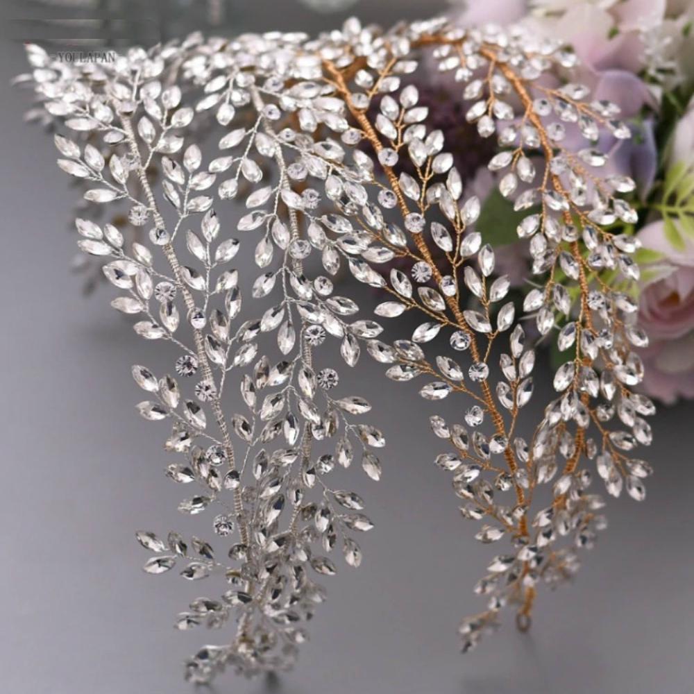 Schimmerndes, mit Strasssteinen verziertes Haarband